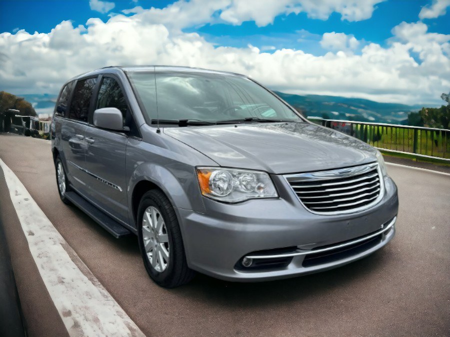 2014 Chrysler Town & Country 4dr Wgn Touring, available for sale in Waterbury, Connecticut | Jim Juliani Motors. Waterbury, Connecticut