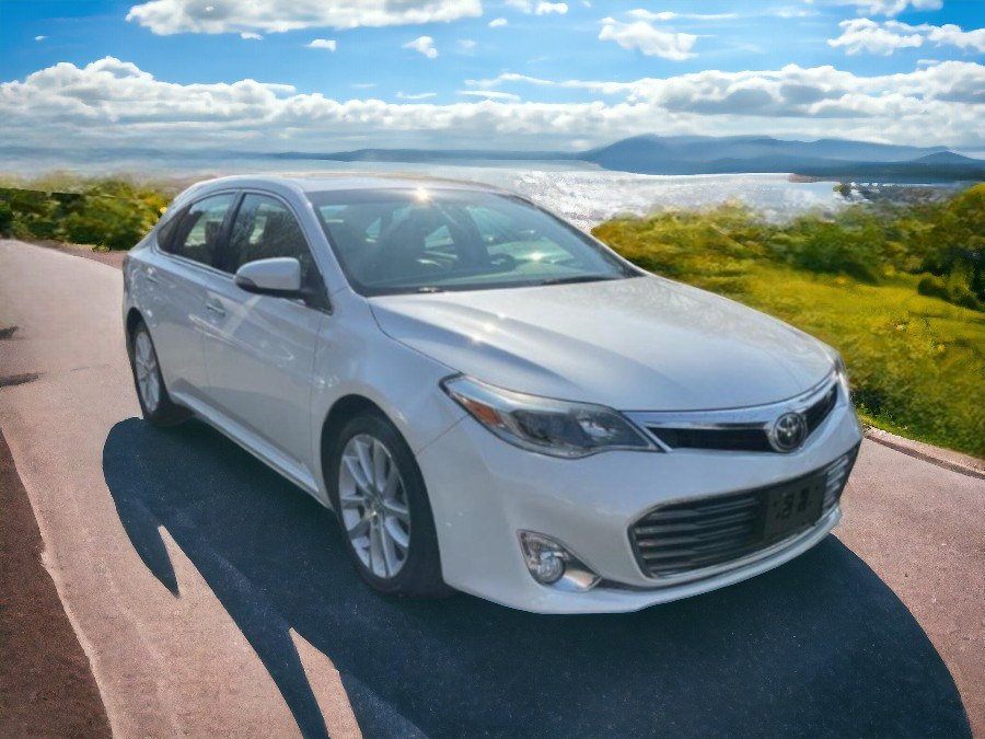 2013 Toyota Avalon 4dr Sdn Limited (Natl), available for sale in Waterbury, Connecticut | Jim Juliani Motors. Waterbury, Connecticut
