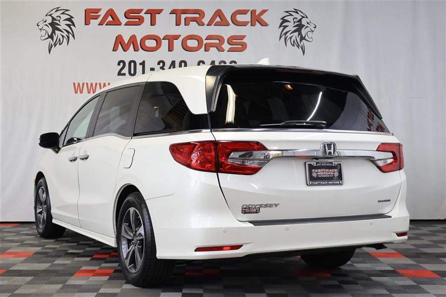 2018 Honda Odyssey Touring photo 3