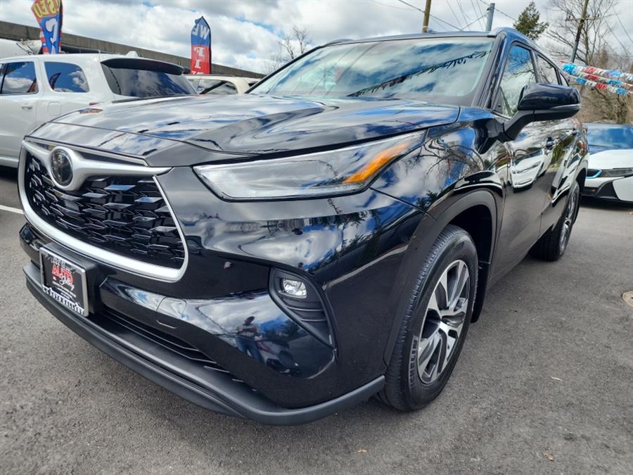 2021 Toyota Highlander XLE AWD (Natl), available for sale in Islip, New York | L.I. Auto Gallery. Islip, New York