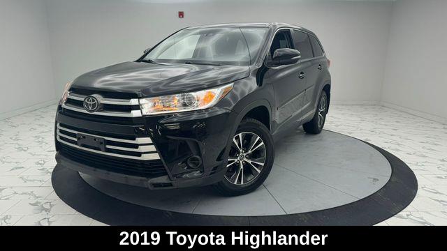 Used 2019 Toyota Highlander in Bronx, New York | Eastchester Motor Cars. Bronx, New York