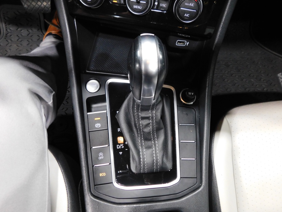2019 Volkswagen Jetta R-Line Auto w/SULEV, available for sale in Lodi, New Jersey | Soliman Motors. Lodi, New Jersey 2019 Volkswagen Jetta R-Line Auto w/SULEV, available for sale in Lodi, New Jersey | Soliman Motors. Lodi, New Jersey