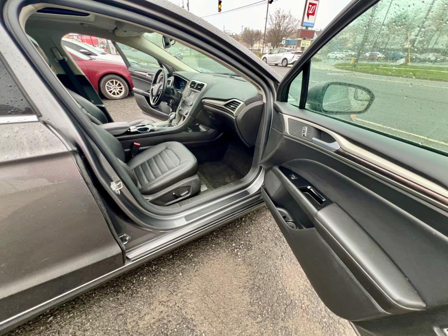 2013 Ford Fusion 4dr Sdn SE FWD, available for sale in Wallingford, Connecticut | Wallingford Auto Center LLC. Wallingford, Connecticut 2013 Ford Fusion 4dr Sdn SE FWD, available for sale in Wallingford, Connecticut | Wallingford Auto Center LLC. Wallingford, Connecticut