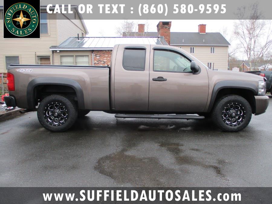 2007 Chevrolet Silverado 1500 4WD Ext Cab 143.5" Work Truck, available for sale in Suffield, Connecticut | Suffield Auto LLC. Suffield, Connecticut