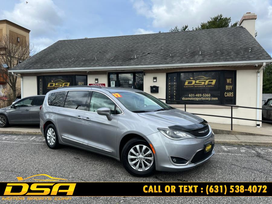 2017 Chrysler Pacifica Touring-L FWD, available for sale in Commack, New York | DSA Motor Sports Corp. Commack, New York