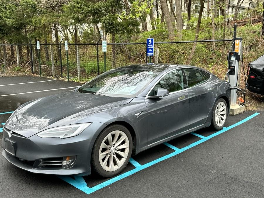 Used 2016 Tesla Model S in Shelton, Connecticut | Center Motorsports LLC. Shelton, Connecticut