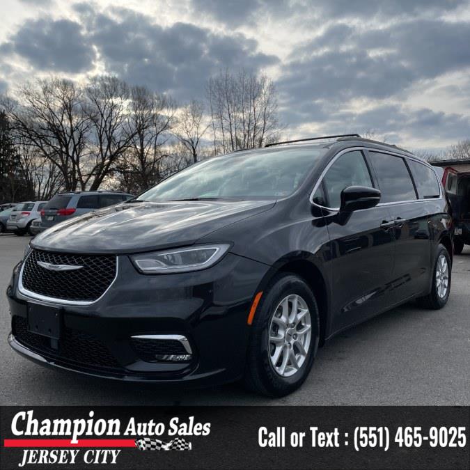 2022 Chrysler Pacifica Touring L FWD, available for sale in Jersey City, New Jersey | Champion Auto Sales. Jersey City, New Jersey