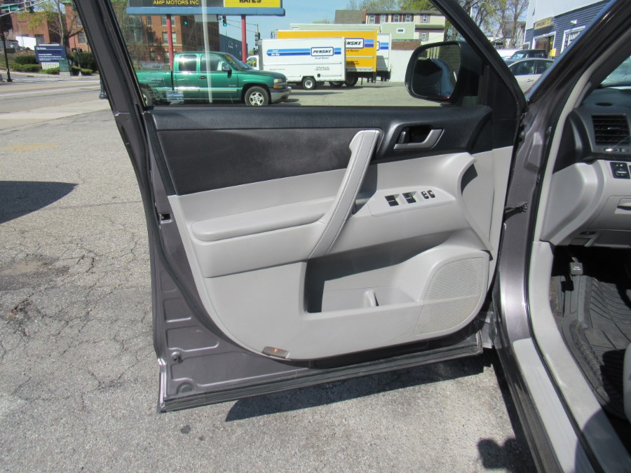 2013 Toyota Highlander Hybrid Base, available for sale in Worcester, Massachusetts | Hilario's Auto Sales Inc.. Worcester, Massachusetts 2013 Toyota Highlander Hybrid Base, available for sale in Worcester, Massachusetts | Hilario's Auto Sales Inc.. Worcester, Massachusetts