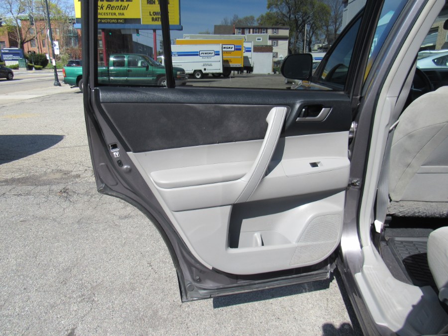 2013 Toyota Highlander Hybrid Base, available for sale in Worcester, Massachusetts | Hilario's Auto Sales Inc.. Worcester, Massachusetts 2013 Toyota Highlander Hybrid Base, available for sale in Worcester, Massachusetts | Hilario's Auto Sales Inc.. Worcester, Massachusetts