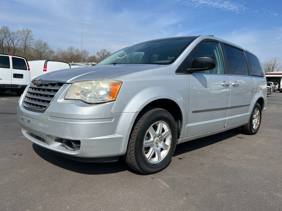 Used 2009 Chrysler Town & Country in Ortonville, Michigan | Marsh Auto Sales LLC. Ortonville, Michigan