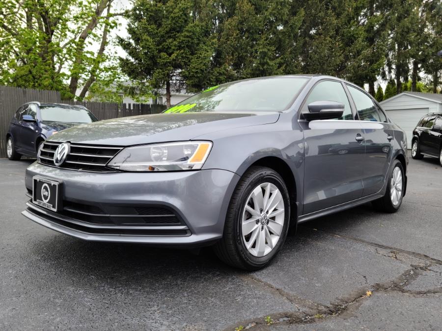 2015 Volkswagen Jetta Sedan 4dr Auto 1.8T SE w/Connectivity PZEV, available for sale in Milford, Connecticut | Chip's Auto Sales Inc. Milford, Connecticut