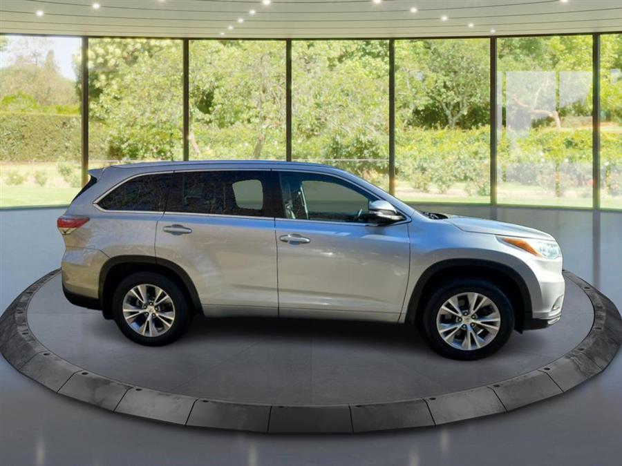 Used 2015 Toyota Highlander in Yonkers, New York | Automax of Yonkers LLC.. Yonkers, New York