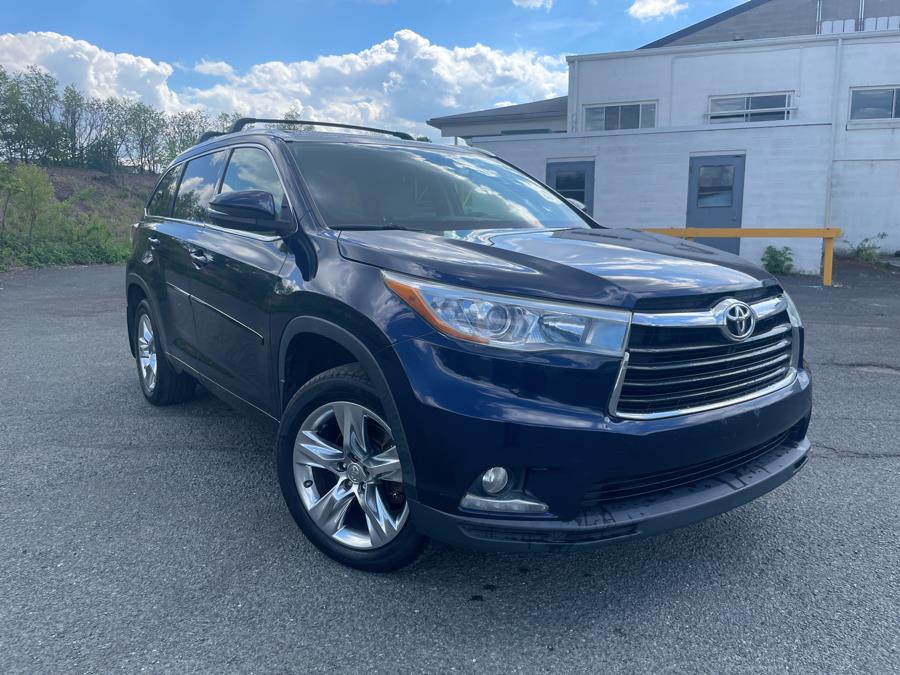 Used 2015 Toyota Highlander in Plainfield, New Jersey | Lux Auto Sales of NJ. Plainfield, New Jersey