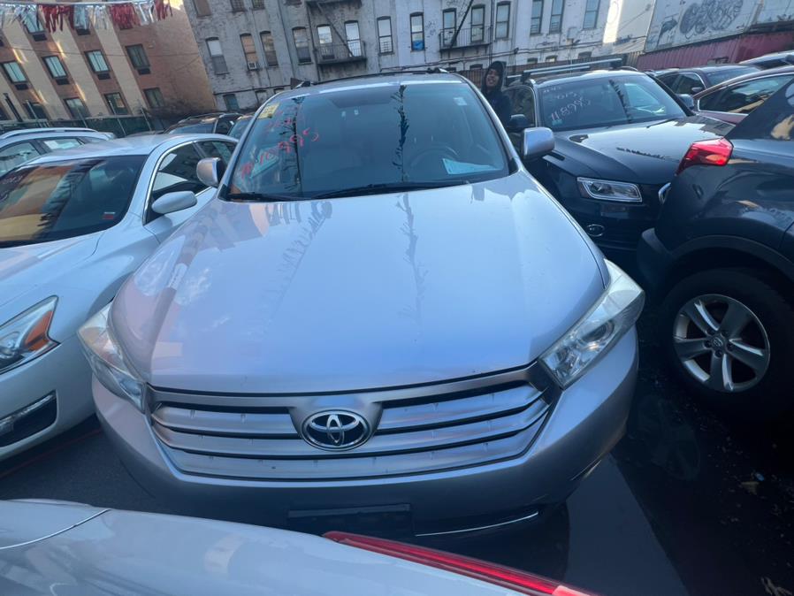 Used 2013 Toyota Highlander in Brooklyn, New York | Atlantic Used Car Sales. Brooklyn, New York