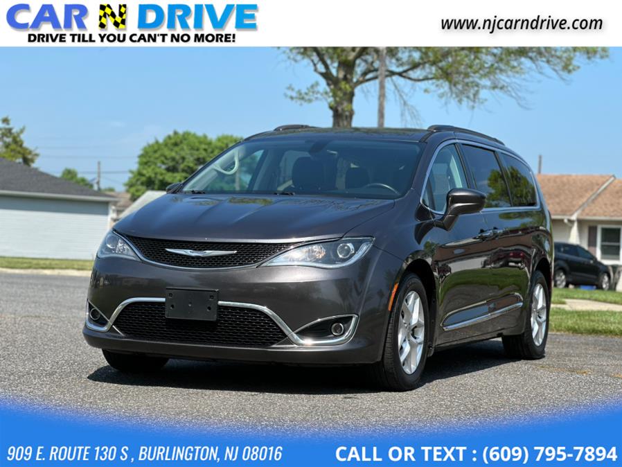Used 2017 Chrysler Pacifica in Bordentown, New Jersey | Car N Drive. Bordentown, New Jersey