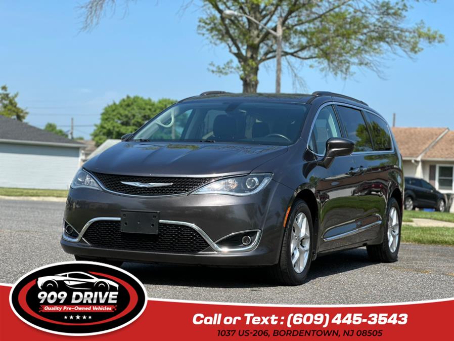 Used 2017 Chrysler Pacifica in BORDENTOWN, New Jersey | 909 Drive. BORDENTOWN, New Jersey