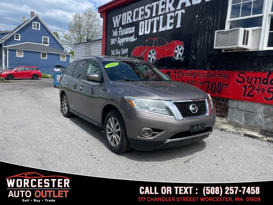 Used 2014 Nissan Pathfinder in Worcester, Massachusetts | Worcester Auto Outlet LLC. Worcester, Massachusetts