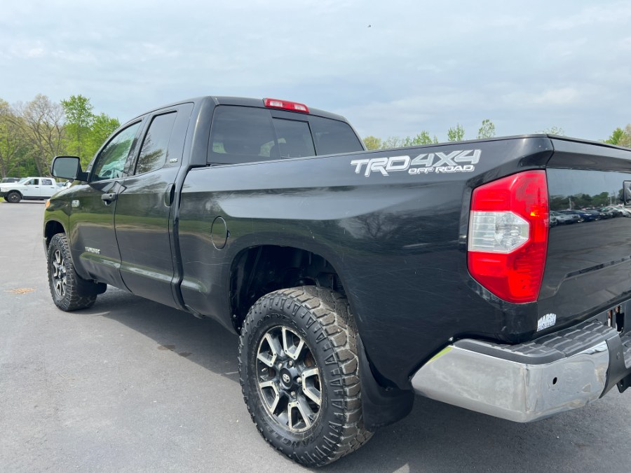 Toyota Tundra 4WD Truck 2015 in Ortonville, Fenton, Springfield, Linden