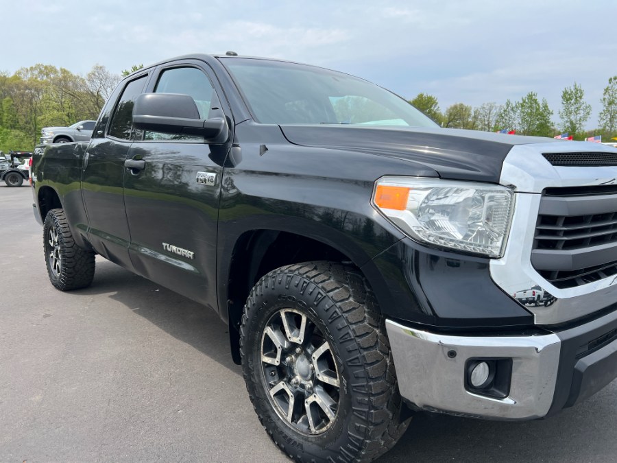 Toyota Tundra 4WD Truck 2015 in Ortonville, Fenton, Springfield, Linden