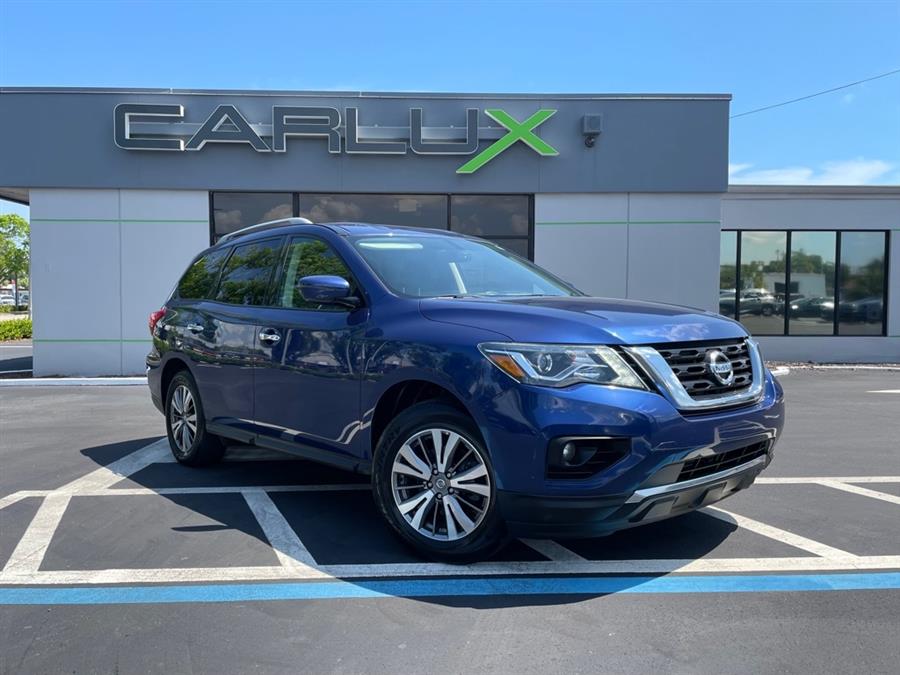 Used 2020 Nissan Pathfinder in Fort Myers, Florida | Carlux Fort Myers. Fort Myers, Florida