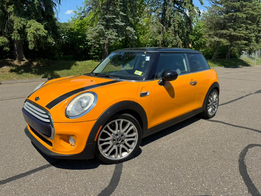 Used 2015 MINI Cooper Hardtop in Waterbury, Connecticut | Platinum Auto Care. Waterbury, Connecticut