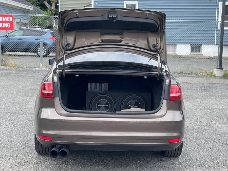 2015 Volkswagen Jetta Sedan 4dr Auto 1.8T SE w/Connectivity/Navigation PZEV, available for sale in Irvington , New Jersey | Auto Haus of Irvington Corp. Irvington , New Jersey 2015 Volkswagen Jetta Sedan 4dr Auto 1.8T SE w/Connectivity/Navigation PZEV, available for sale in Irvington , New Jersey | Auto Haus of Irvington Corp. Irvington , New Jersey