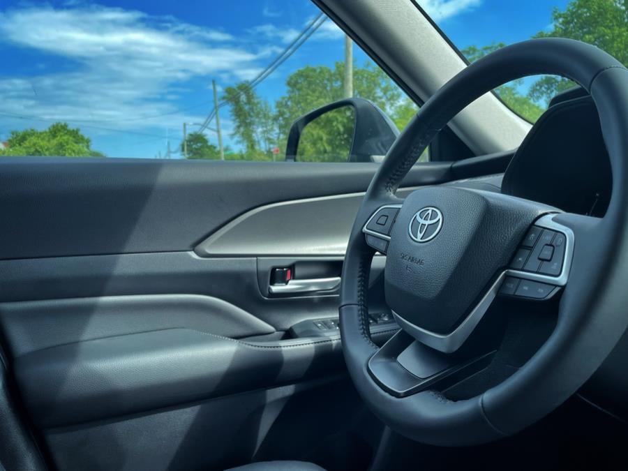 2024 Toyota Grand Highlander XLE FWD (Natl), available for sale in BROOKLYN, New York | Deals on Wheels International Auto. BROOKLYN, New York 2024 Toyota Grand Highlander XLE FWD (Natl), available for sale in BROOKLYN, New York | Deals on Wheels International Auto. BROOKLYN, New York