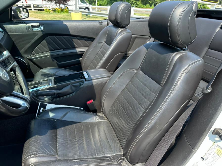 2014 Ford Mustang 2dr Conv V6, available for sale in South Windsor, Connecticut | Mike And Tony Auto Sales, Inc. South Windsor, Connecticut 2014 Ford Mustang 2dr Conv V6, available for sale in South Windsor, Connecticut | Mike And Tony Auto Sales, Inc. South Windsor, Connecticut
