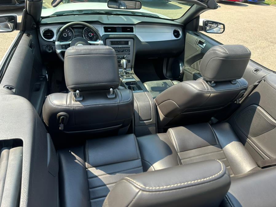 2014 Ford Mustang 2dr Conv V6, available for sale in South Windsor, Connecticut | Mike And Tony Auto Sales, Inc. South Windsor, Connecticut 2014 Ford Mustang 2dr Conv V6, available for sale in South Windsor, Connecticut | Mike And Tony Auto Sales, Inc. South Windsor, Connecticut