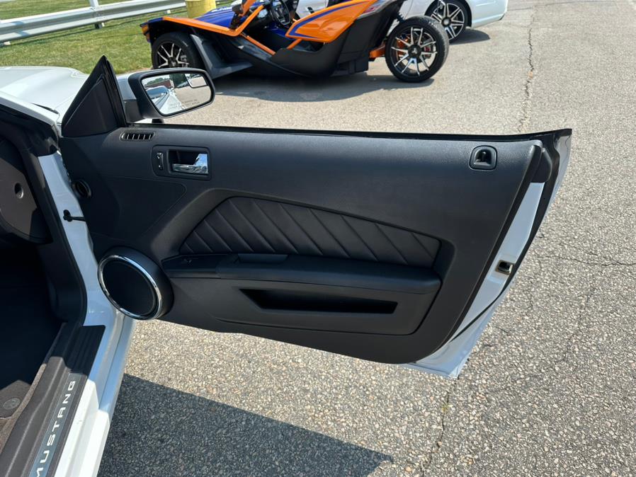 2014 Ford Mustang 2dr Conv V6, available for sale in South Windsor, Connecticut | Mike And Tony Auto Sales, Inc. South Windsor, Connecticut 2014 Ford Mustang 2dr Conv V6, available for sale in South Windsor, Connecticut | Mike And Tony Auto Sales, Inc. South Windsor, Connecticut