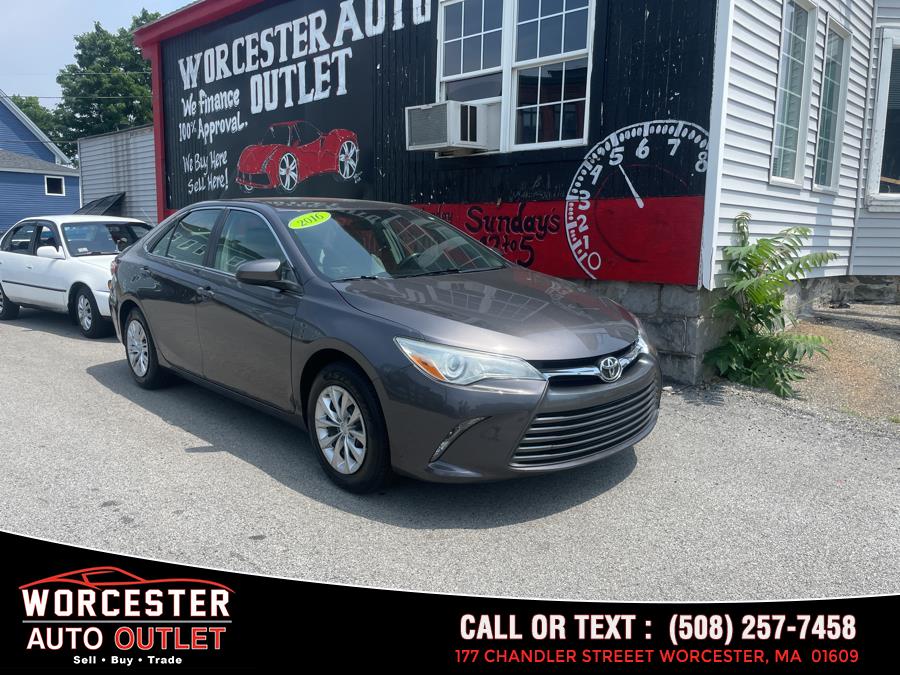 Used 2016 Toyota Camry in Worcester, Massachusetts | Worcester Auto Outlet LLC. Worcester, Massachusetts
