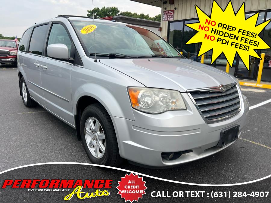 Used 2010 Chrysler Town & Country in Bohemia, New York | Performance Auto Inc. Bohemia, New York