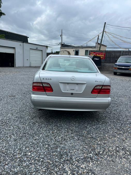 2001 Mercedes-Benz E-Class E320 4Matic photo 3