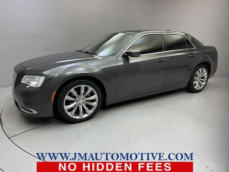 Used 2019 Chrysler 300 in Naugatuck, Connecticut | J&M Automotive Sls&Svc LLC. Naugatuck, Connecticut