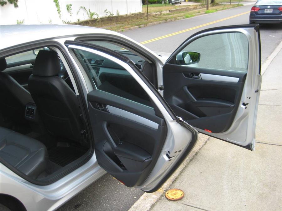 2013 Volkswagen Passat SE PZEV 4dr Sedan 6A, available for sale in Massapequa, New York | Rite Choice Auto Inc.. Massapequa, New York 2013 Volkswagen Passat SE PZEV 4dr Sedan 6A, available for sale in Massapequa, New York | Rite Choice Auto Inc.. Massapequa, New York