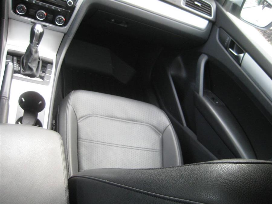 2013 Volkswagen Passat SE PZEV 4dr Sedan 6A, available for sale in Massapequa, New York | Rite Choice Auto Inc.. Massapequa, New York 2013 Volkswagen Passat SE PZEV 4dr Sedan 6A, available for sale in Massapequa, New York | Rite Choice Auto Inc.. Massapequa, New York
