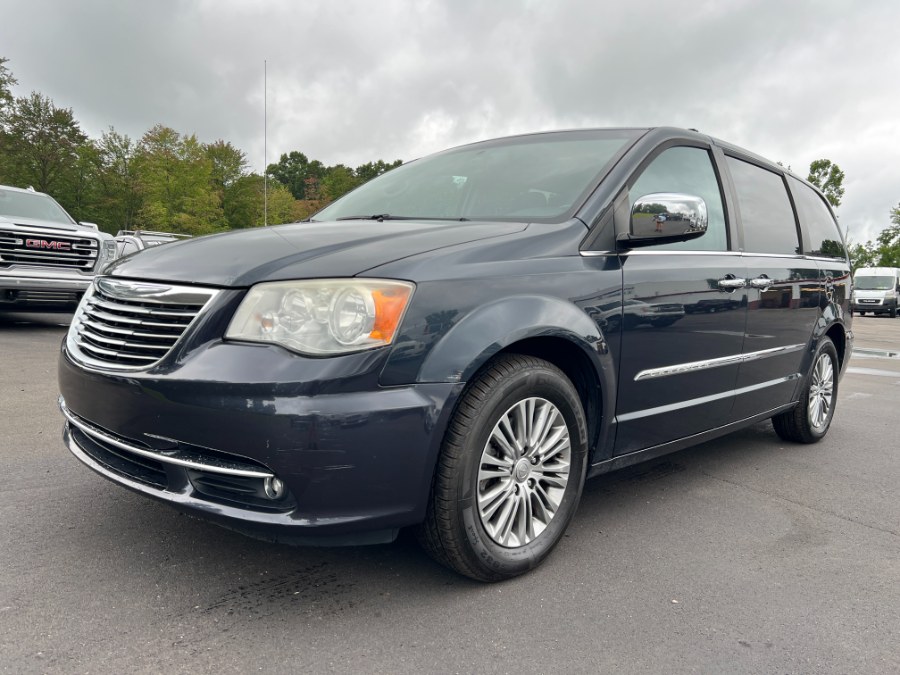 Used 2013 Chrysler Town & Country in Ortonville, Michigan | Marsh Auto Sales LLC. Ortonville, Michigan