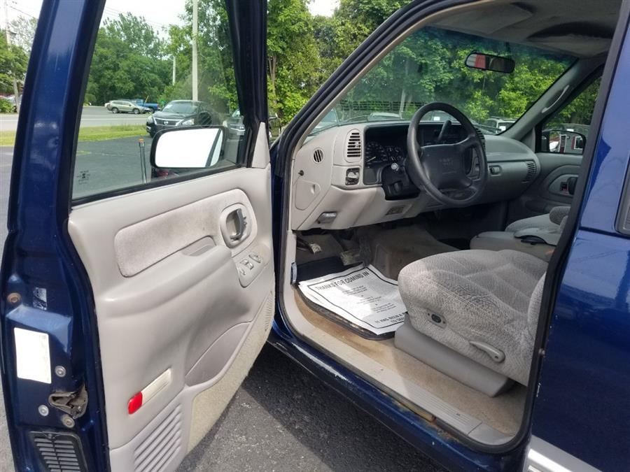 1996 GMC Sierra 1500 SLE 2dr K1500 4WD Extended Cab SB, available for sale in Wolcott, New York | Auto Hunter CNY. Wolcott, New York 1996 GMC Sierra 1500 SLE 2dr K1500 4WD Extended Cab SB, available for sale in Wolcott, New York | Auto Hunter CNY. Wolcott, New York