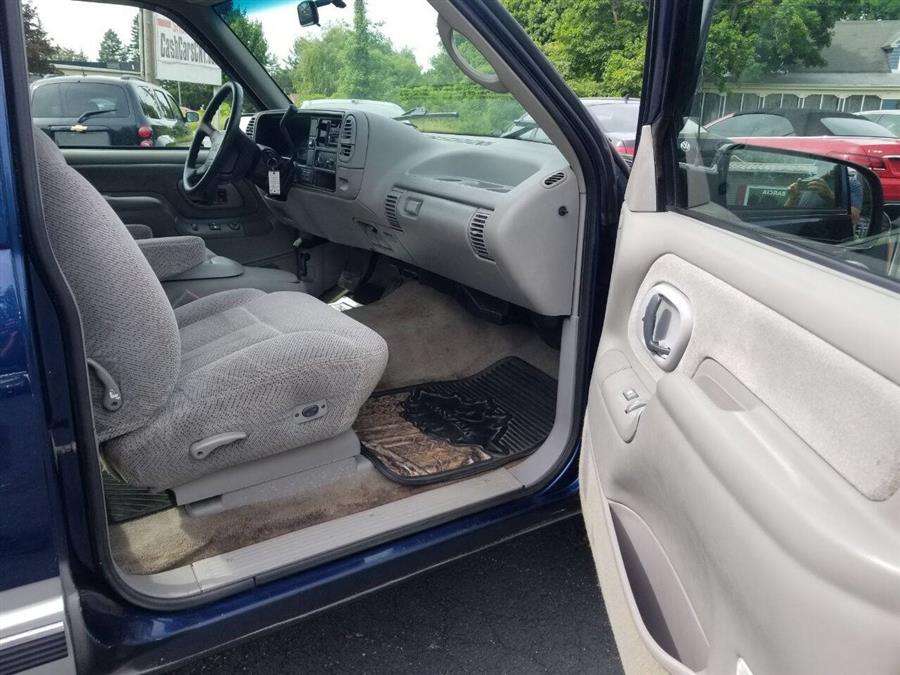 1996 GMC Sierra 1500 SLE 2dr K1500 4WD Extended Cab SB, available for sale in Wolcott, New York | Auto Hunter CNY. Wolcott, New York 1996 GMC Sierra 1500 SLE 2dr K1500 4WD Extended Cab SB, available for sale in Wolcott, New York | Auto Hunter CNY. Wolcott, New York