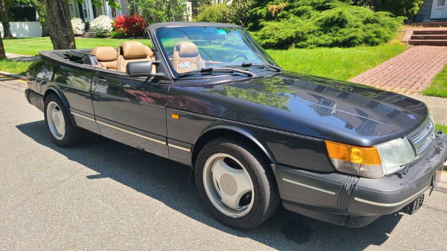 Used 1994 Saab 900 in Naugatuck, Connecticut | Riverside Motorcars, LLC. Naugatuck, Connecticut