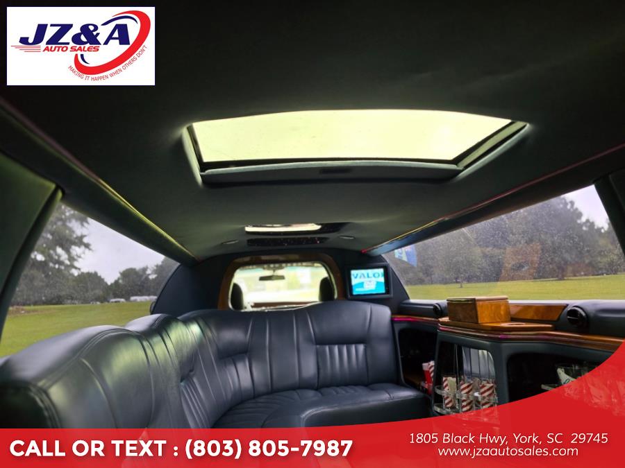 2006 Lincoln Town Car 4dr Sdn Executive w/Limousine Pkg, available for sale in York, South Carolina | J Z & A Auto Sales LLC. York, South Carolina 2006 Lincoln Town Car 4dr Sdn Executive w/Limousine Pkg, available for sale in York, South Carolina | J Z & A Auto Sales LLC. York, South Carolina
