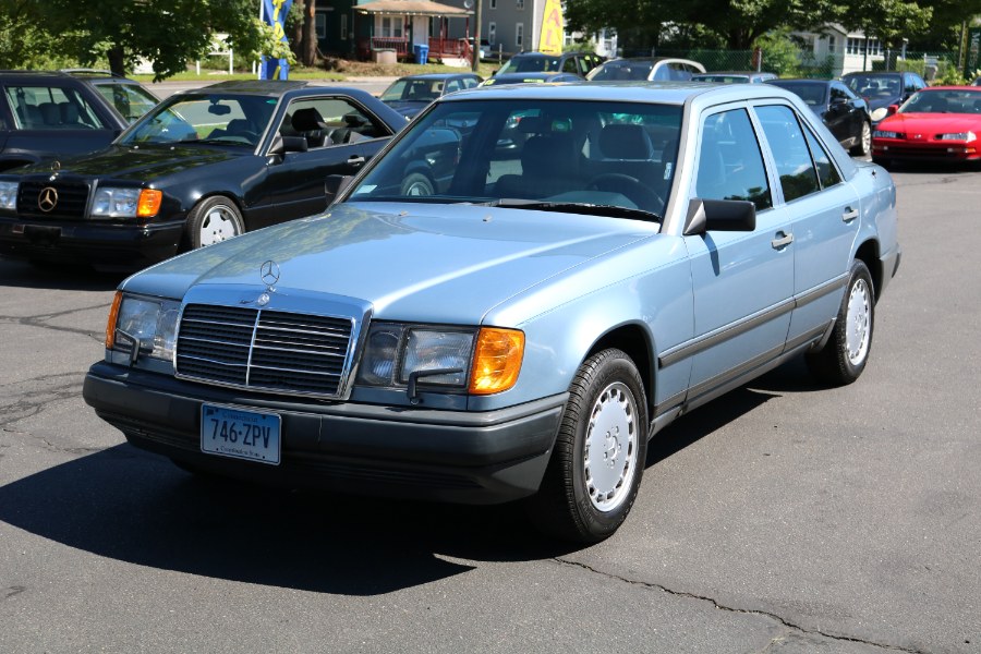 Used 1987 Mercedes-Benz 260 Series in Bristol, Connecticut | Dealmax Motors LLC. Bristol, Connecticut