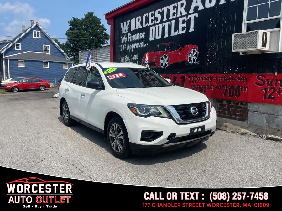 Used 2017 Nissan Pathfinder in Worcester, Massachusetts | Worcester Auto Outlet LLC. Worcester, Massachusetts