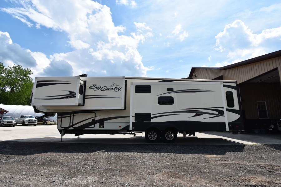 2018 Heartland BIG COUNTRY 3560 SS, available for sale in Wolcott, New York | Auto Hunter CNY. Wolcott, New York 2018 Heartland BIG COUNTRY 3560 SS, available for sale in Wolcott, New York | Auto Hunter CNY. Wolcott, New York