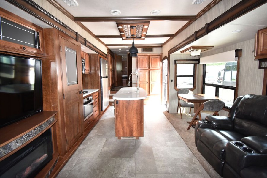 2018 Heartland BIG COUNTRY 3560 SS, available for sale in Wolcott, New York | Auto Hunter CNY. Wolcott, New York 2018 Heartland BIG COUNTRY 3560 SS, available for sale in Wolcott, New York | Auto Hunter CNY. Wolcott, New York
