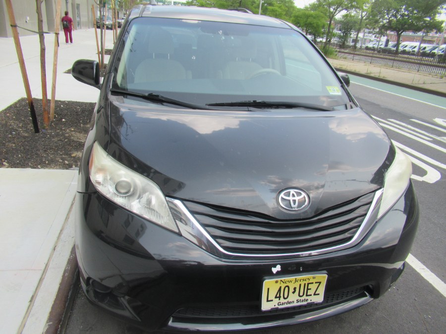 Used 2014 Toyota Sienna in Woodside, New York | Pepmore Auto Sales Inc.. Woodside, New York