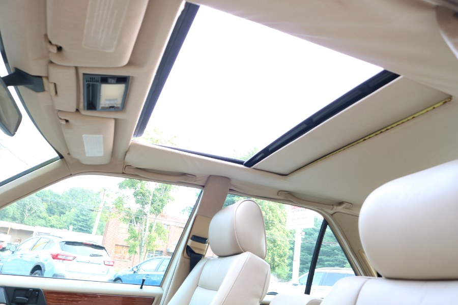 1995 Mercedes-Benz E Class 4dr Sedan 3.2L, available for sale in Bristol, Connecticut | Dealmax Motors LLC. Bristol, Connecticut 1995 Mercedes-Benz E Class 4dr Sedan 3.2L, available for sale in Bristol, Connecticut | Dealmax Motors LLC. Bristol, Connecticut