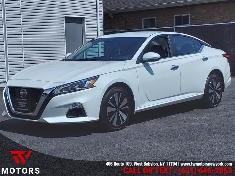 Used 2021 Nissan Altima in West Babylon, New York | TW Motors. West Babylon, New York