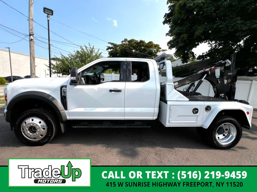 2024 Ford F-550 Super Duty Chassis Cab XLT photo 3