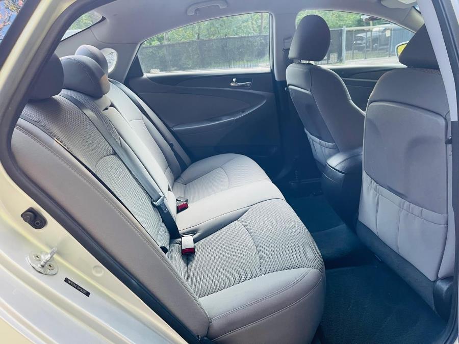 2013 Hyundai Sonata 4dr Sdn 2.4L Auto GLS PZEV *Ltd Avail*, available for sale in Bloomingdale, New Jersey | Bloomingdale Auto Group. Bloomingdale, New Jersey 2013 Hyundai Sonata 4dr Sdn 2.4L Auto GLS PZEV *Ltd Avail*, available for sale in Bloomingdale, New Jersey | Bloomingdale Auto Group. Bloomingdale, New Jersey